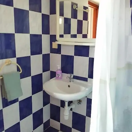 Rodon Agia Kyriaki 2 Bedroom In Spilia Leros *